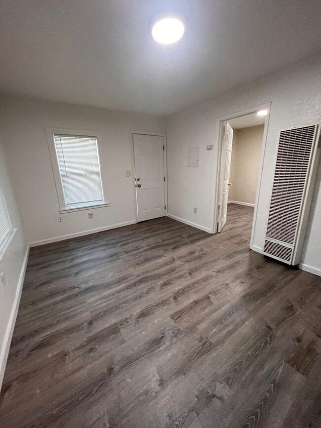 Building Photo - One Bedroom Cottage - Bay Point CA