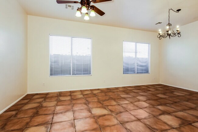 Foto del edificio - 10597 W Melinda Ln