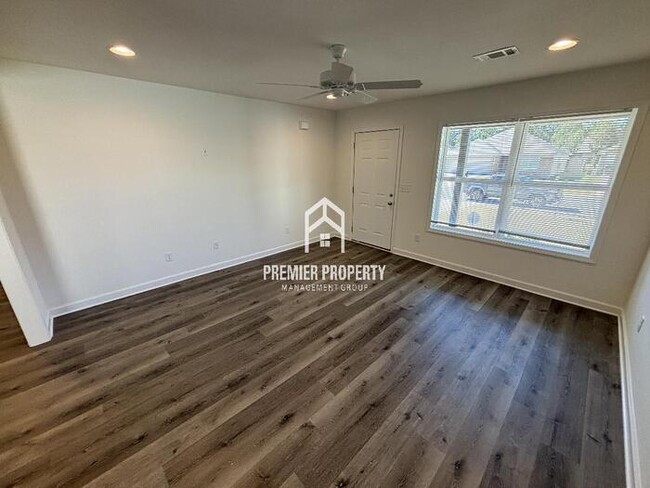 Building Photo - 208 Bradford Cir