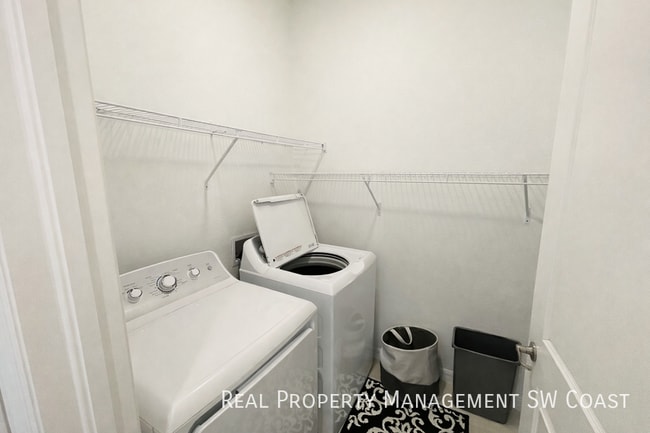 Building Photo - 2555 Vine Ave