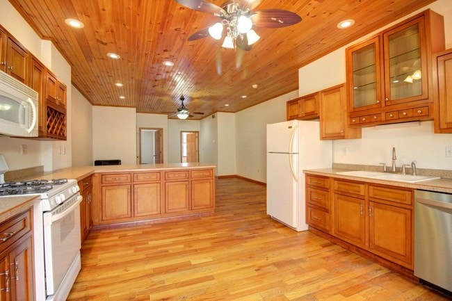 Building Photo - 11 West Main St