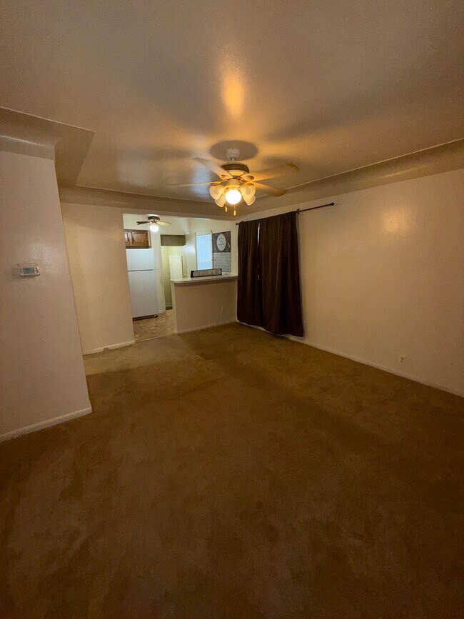 Foto del edificio - 310 E Lyndon Ave