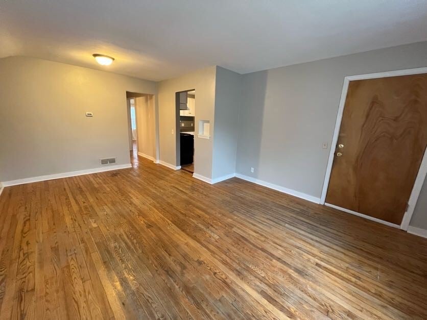 Primary Photo - 1116 E Dayton St