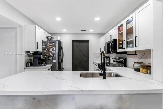 Foto del edificio - 4930 NW 17th St