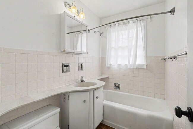 Foto del edificio - "Charming 3-Bed Home in Longmont – Spacious 1400 Sq Ft Living!"