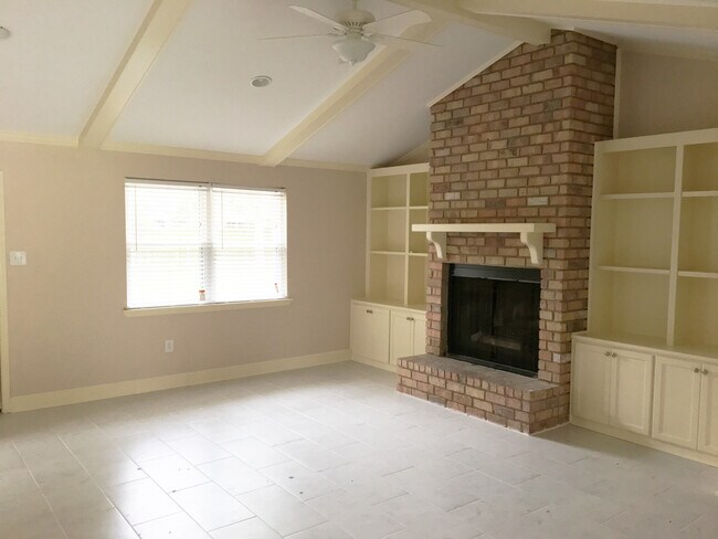 Foto del edificio - 2223 Firewood Dr