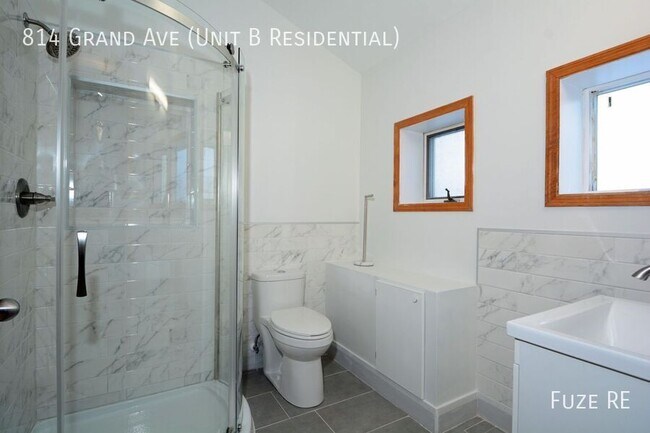 Foto del edificio - 814 Grand Ave