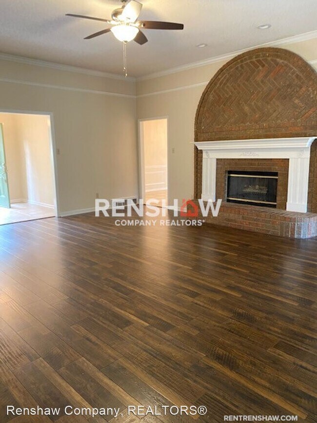 Building Photo - 3 br, 2 bath House - 3778 Russell Hurst Dr W