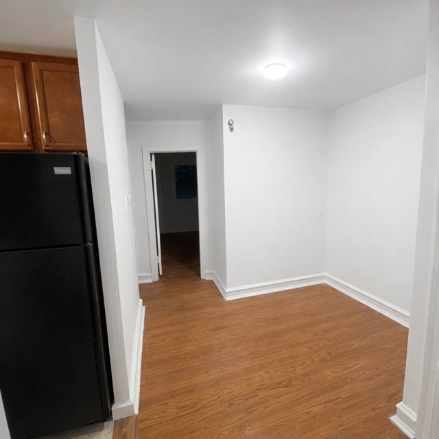 Foto del edificio - 7939 Pickering Ave