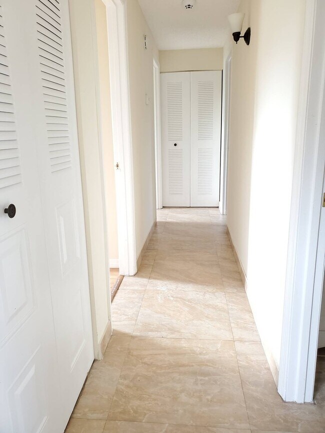 Foto del edificio - 3 bedroom 2 bath rental NO FENCE