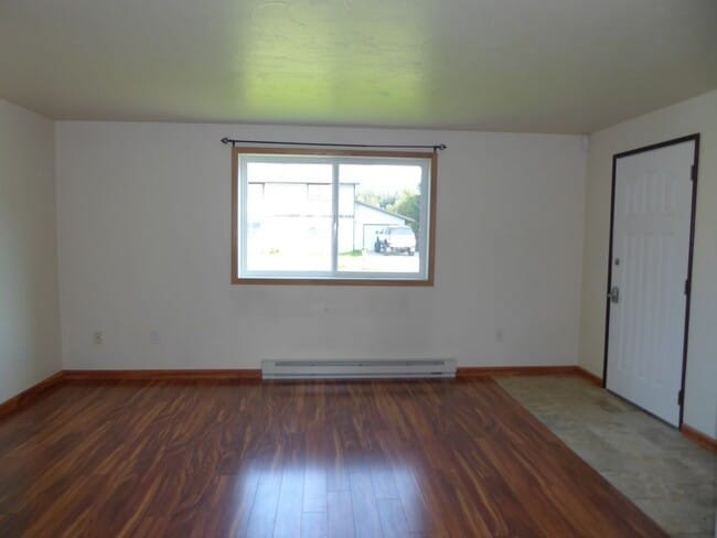 Building Photo - Pet Friendly Valley 2 story town home 2BD/...