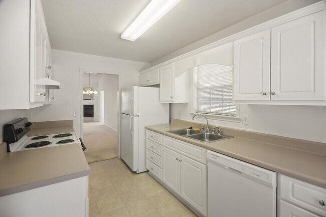 Building Photo - 128 Stonington Ln SW