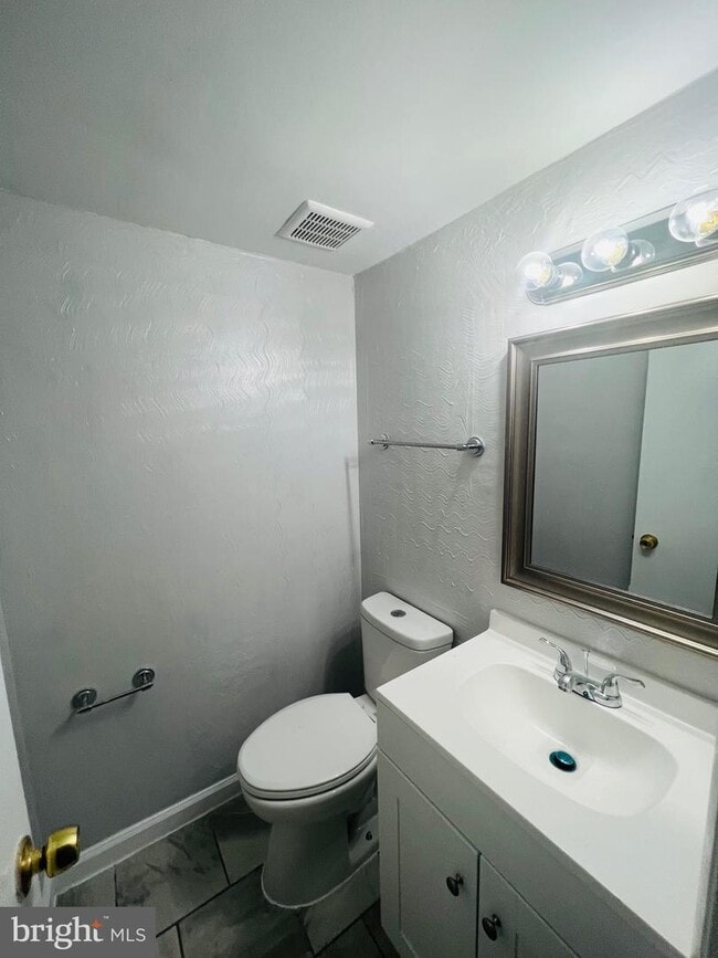 Building Photo - 3443 Beale Ct