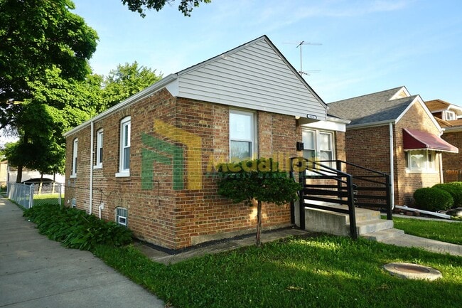 Building Photo - 9858 S Drexel Ave