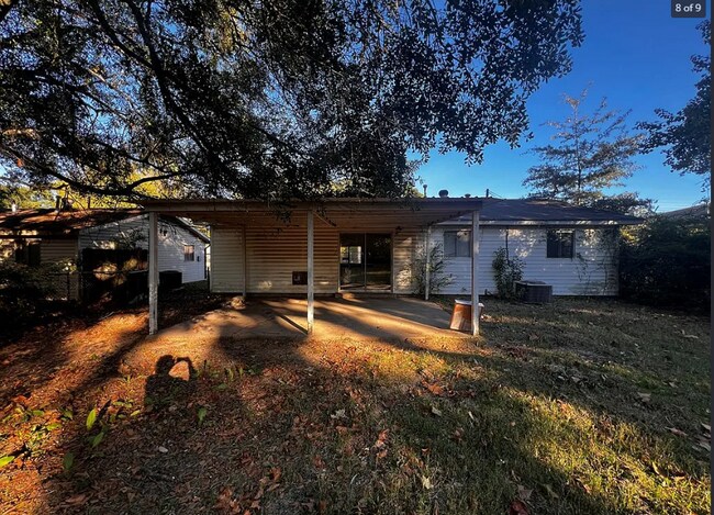 Foto del edificio - 224 Shellwood Dr