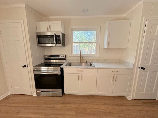 Building Photo - 5217 Habersham St
