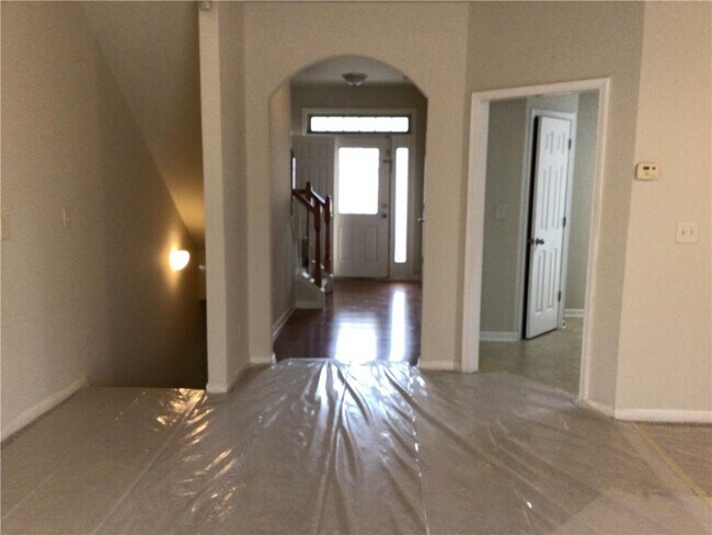 Building Photo - 6158 Thorncrest Dr