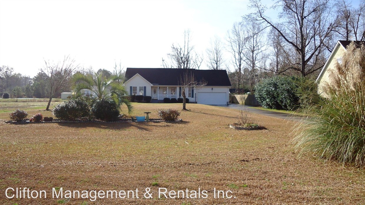 Primary Photo - 320 Country Club Ln