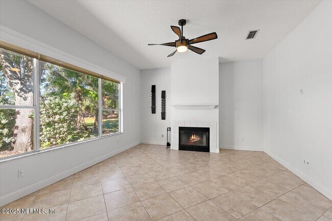 Foto del edificio - 4126 Richmond Park Dr E