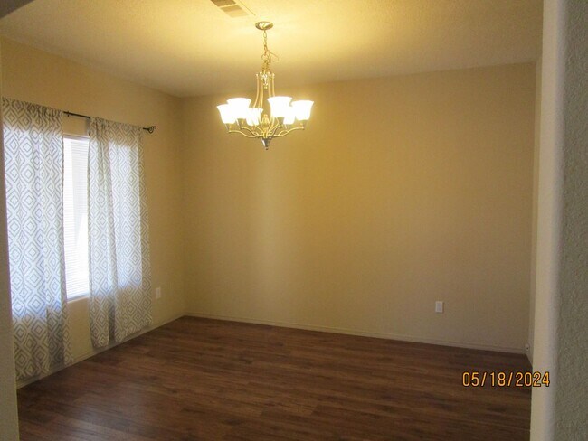 Building Photo - NW Oxbow Park 4 Bedroom 2 1/2 bath 2612SF
