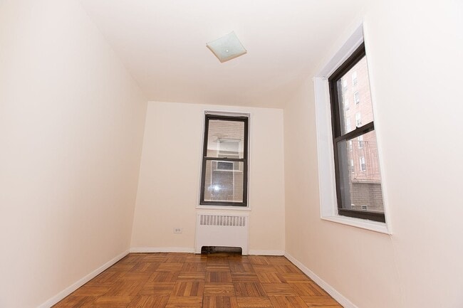 Building Photo - 525 W 235th St