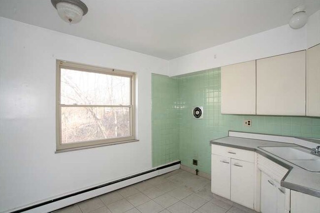 Interior Photo - 524 S Grand Ave