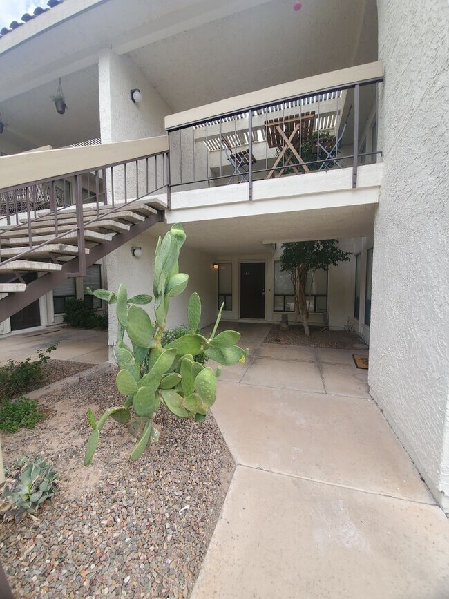 Foto del edificio - 2 Bd 2 Ba private condo -w/d- Old Town Sco...