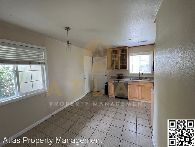 Building Photo - 3 br, 1 bath House - 3306 Macleod St