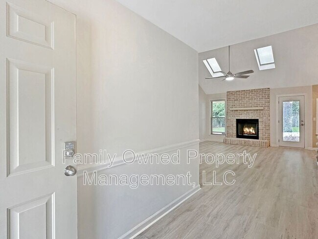 Building Photo - 105 Pryor Lane