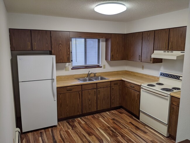 Building Photo - 4570 Vasey Ave