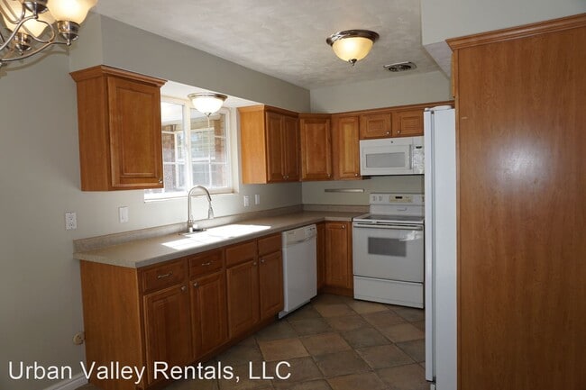 Foto del edificio - 5 br, 3 bath House - 3857 Jacquelyn St.