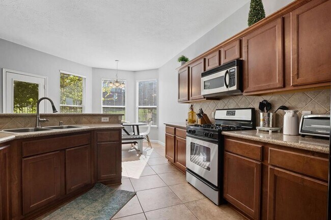 Foto del edificio - 114 Cove Pl Ct