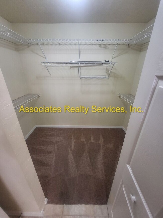 Foto del edificio - 3 bedroom with office-  STEAL!  LOOK!