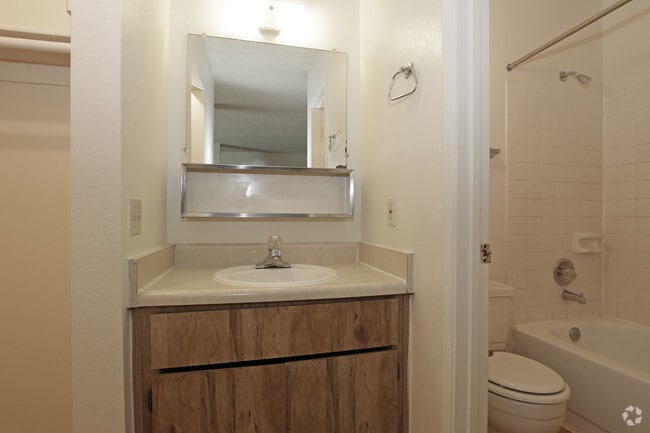 1BR, 1BA - Junior/440 SF - Desert Palms Apartments