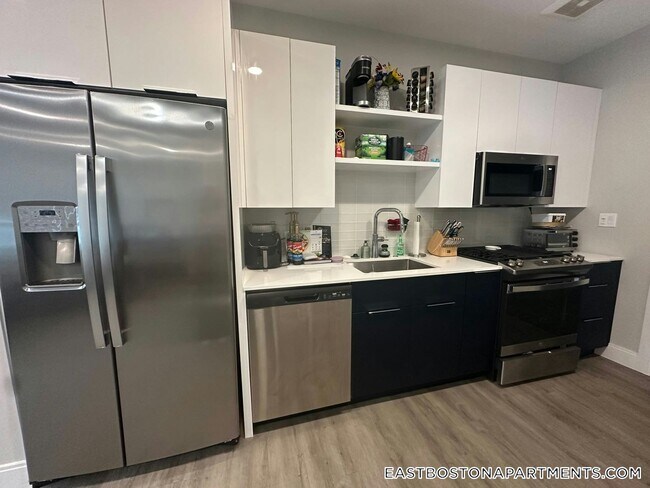 Foto del edificio - 656 Saratoga St