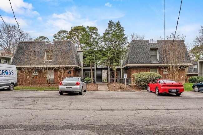 Building Photo - 2 Bed 1.5 bath Condo - Close to UNC!  Beautifully Renovated-MOVE IN READY! $500 off first month's...