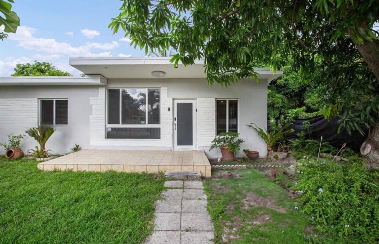 Foto principal - 251 NW 110th St