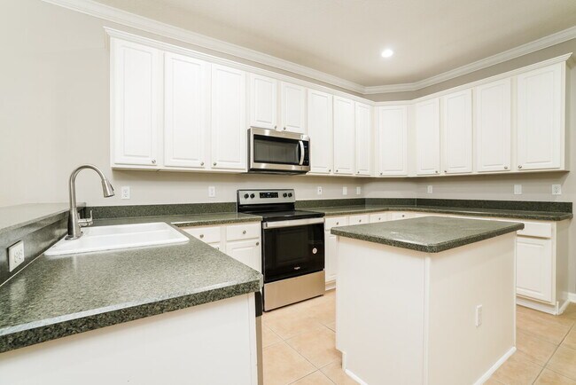 Building Photo - 588 Hunters Grove Ct