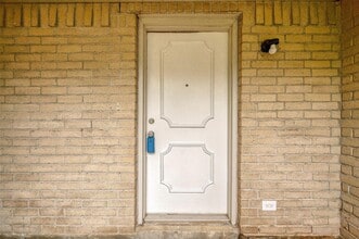 Building Photo - 1126 W Belgravia Dr