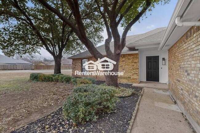 Building Photo - Move-In Ready 3 Bed / 2 Bath in Desirable Fox Hollow – Covered Back Porch, 2-Car Garage, Great Sc...