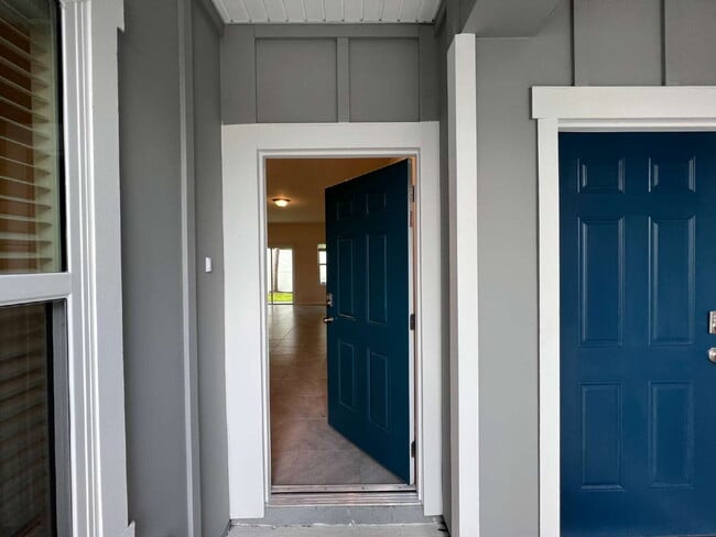Foto del edificio - Charming 3-Bedroom Townhome for Rent in De...