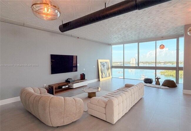 Foto del edificio - 7934 West Dr