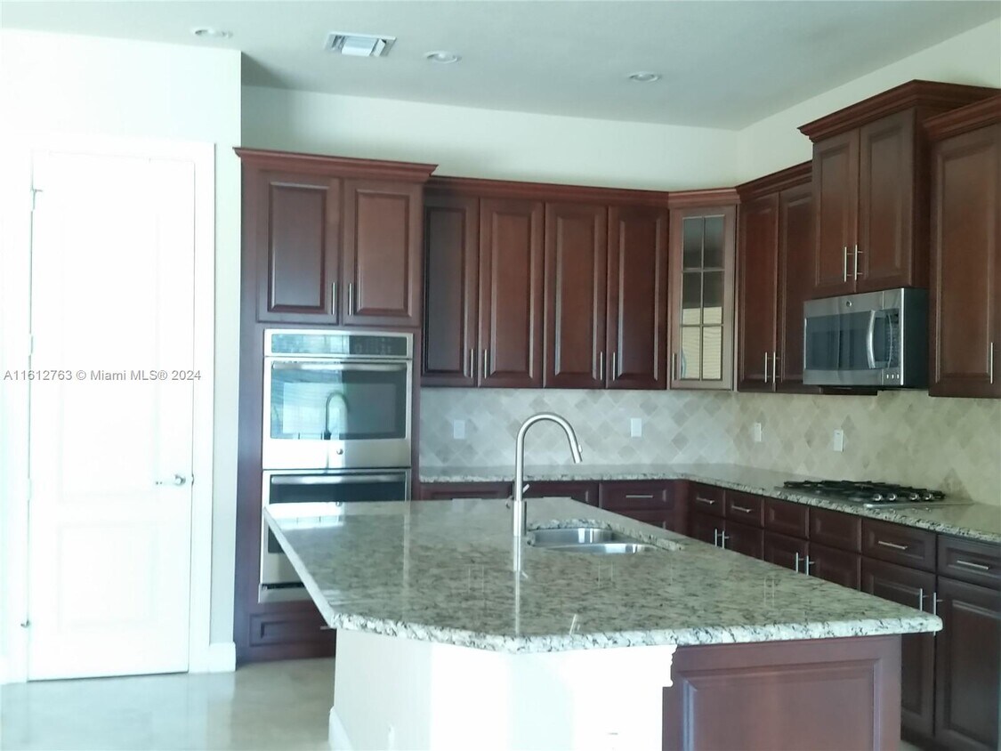 Foto principal - 10170 Edgewater Ct