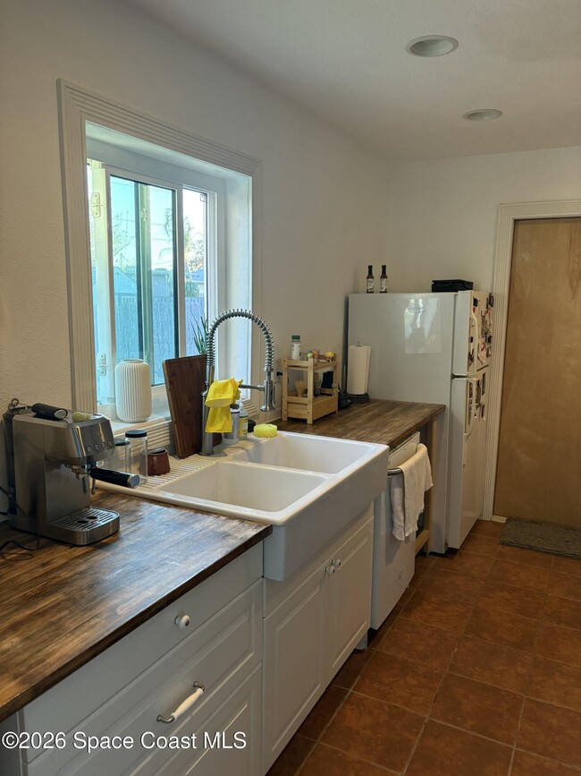 Building Photo - 324 Apollo Dr