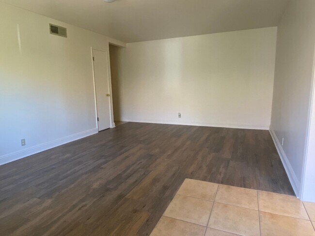 Building Photo - 2 bed/ 1 bath duplex near Downtown Vacaville