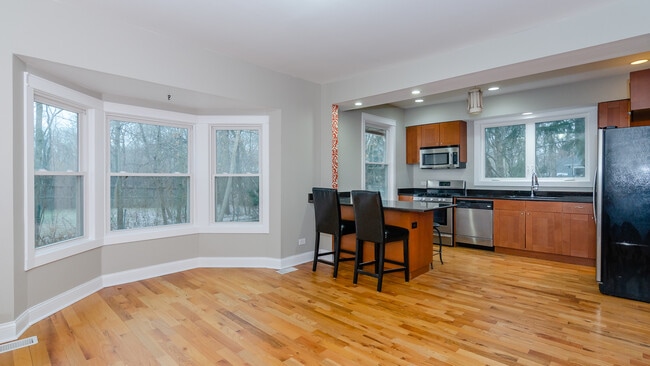 Foto del edificio - 2575 Waukegan Ave