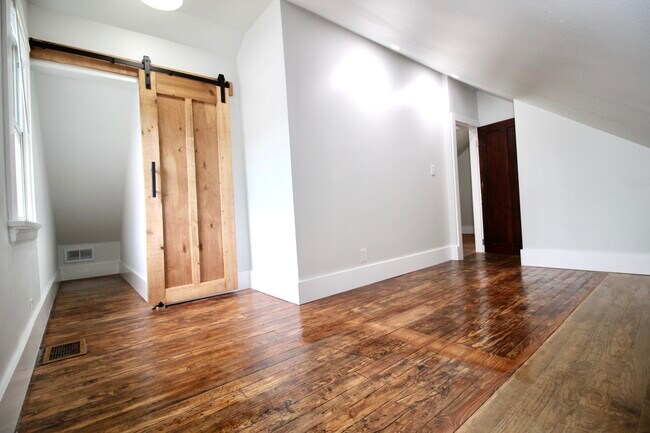 Bedroom 4 - 6843 Buckingham Pl