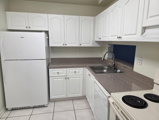 Foto del edificio - 8015 SW 107th Ave