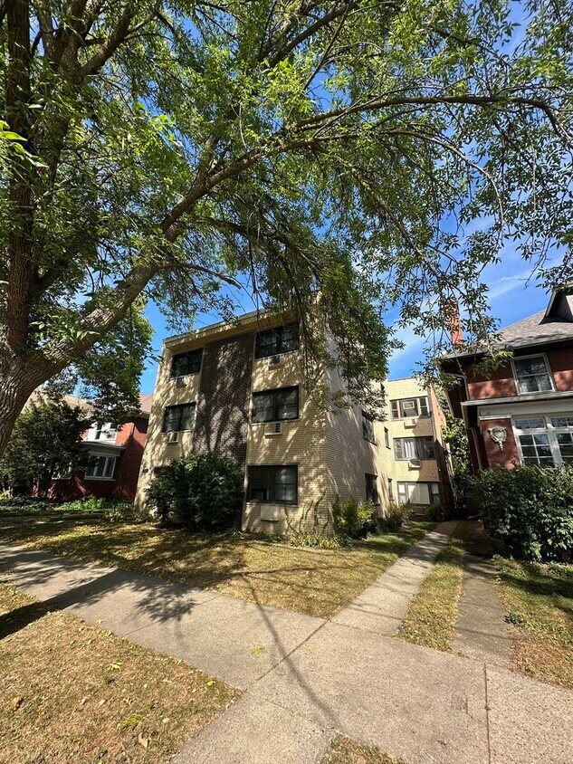 Primary Photo - 1428 W Fargo Ave