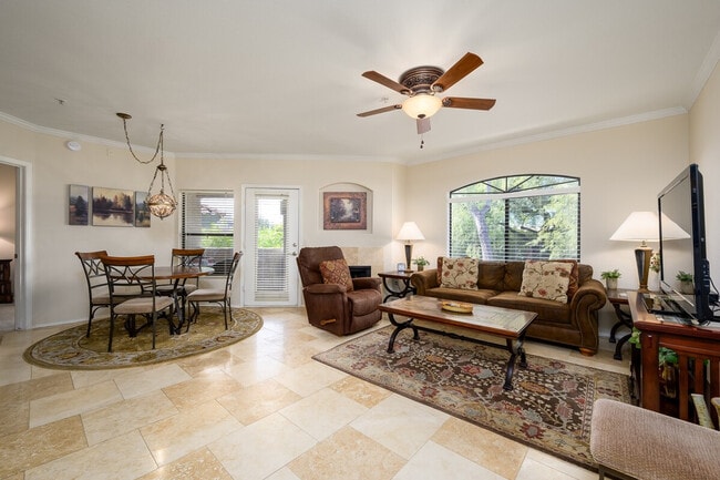 Foto del edificio - 15095 N Thompson Peak Pkwy